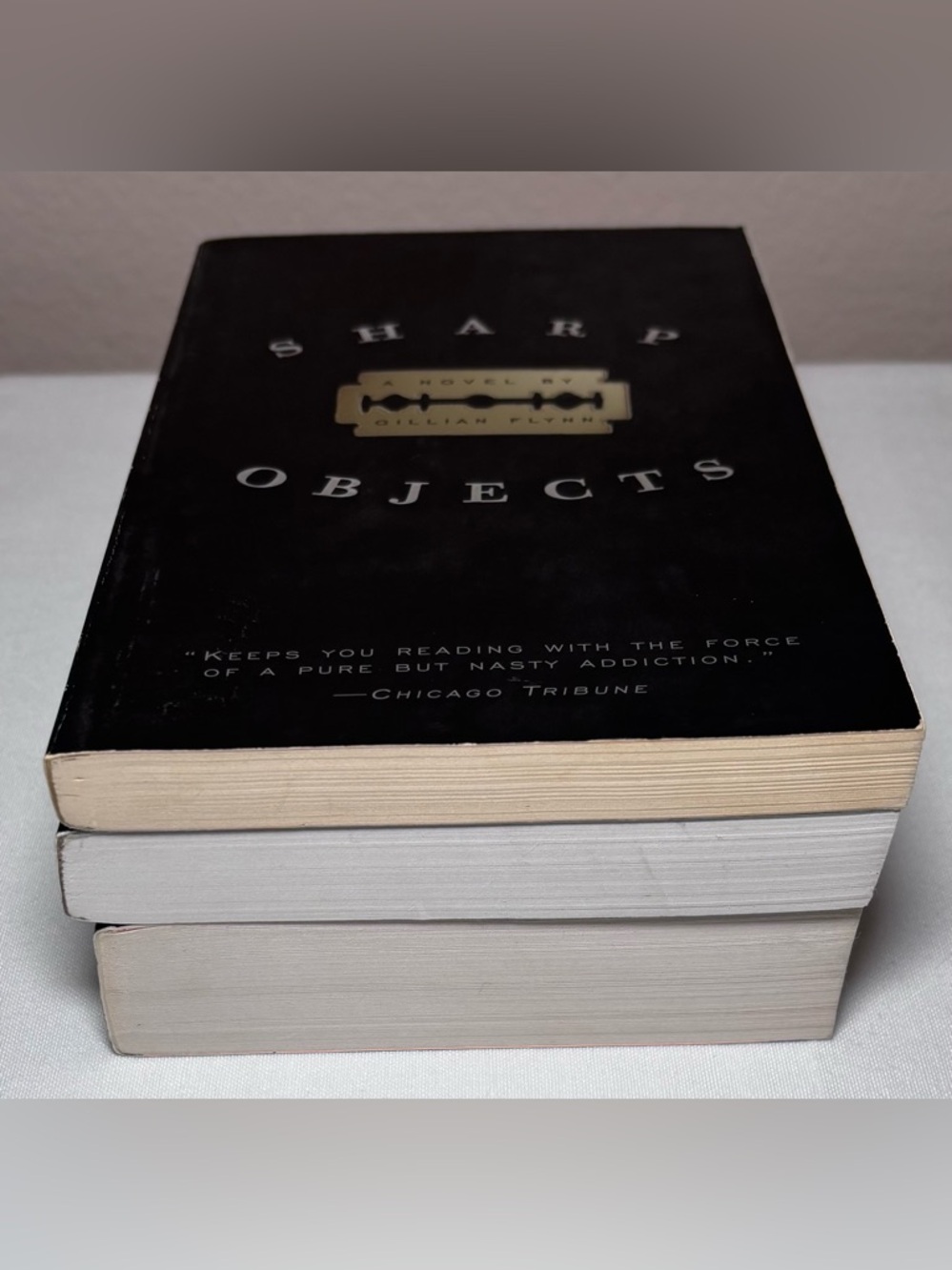 Gillian Flynn Novels - 3 Book Bundle - Picture 4 of 6
